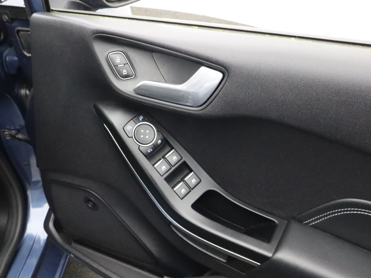 Ford Fiesta 1.0T EcoBoost MHEV Titanium X — image 33