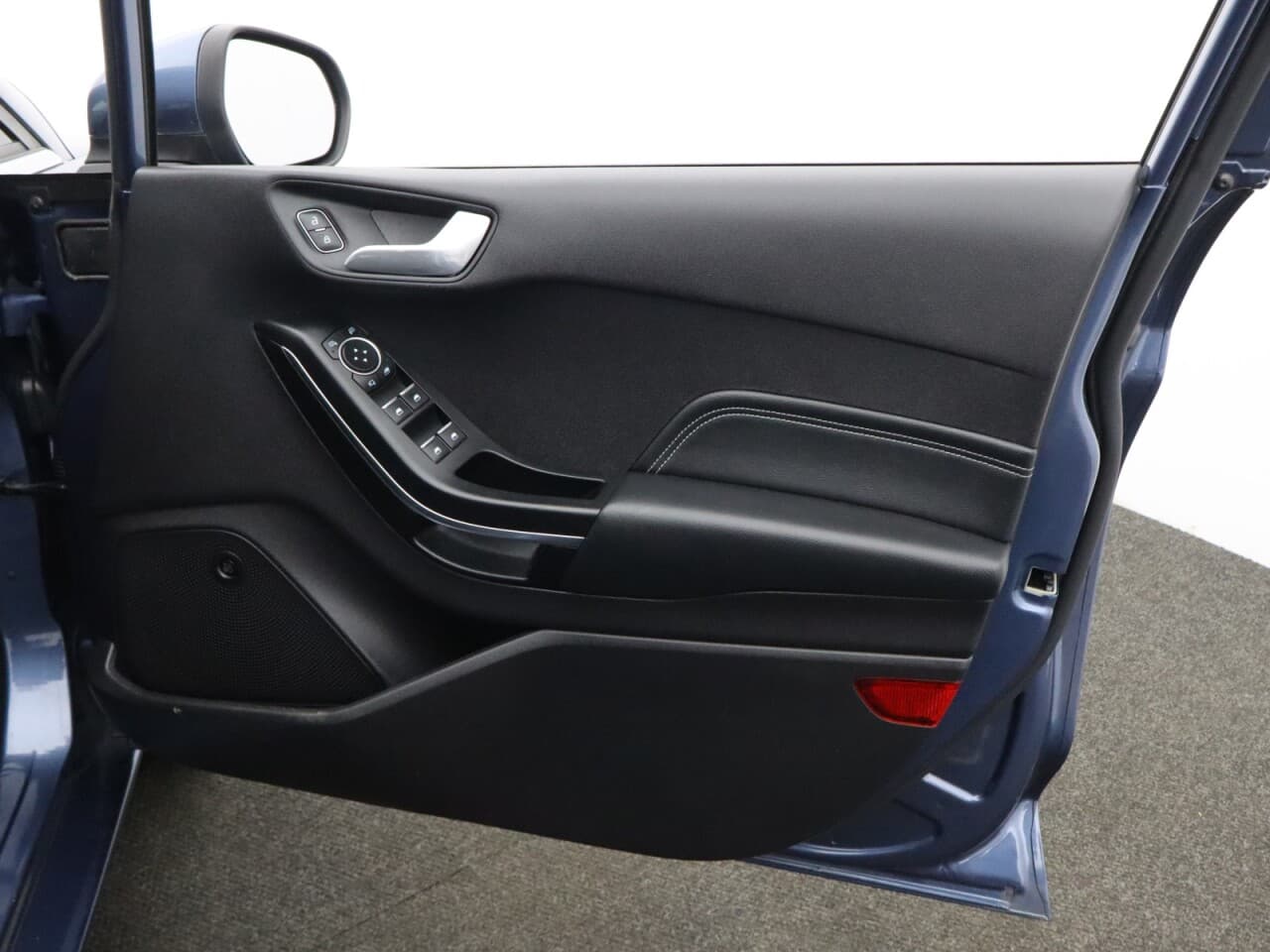 Ford Fiesta 1.0T EcoBoost MHEV Titanium X — image 34
