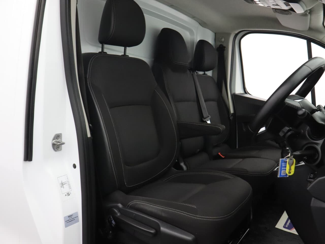 Renault Trafic 2.0 dCi Blue SL28 Sport — image 15