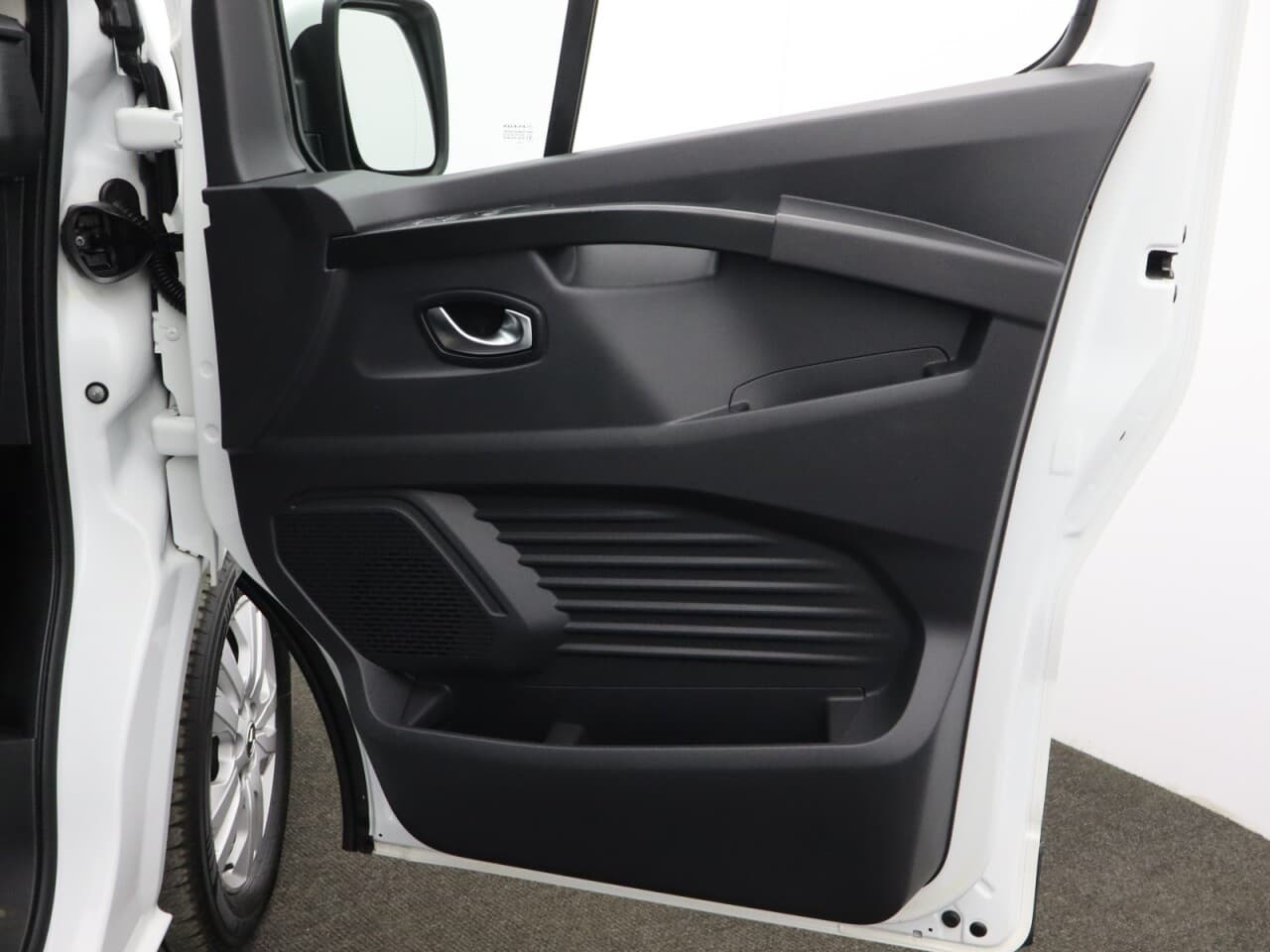 Renault Trafic 2.0 dCi Blue SL28 Sport — image 35