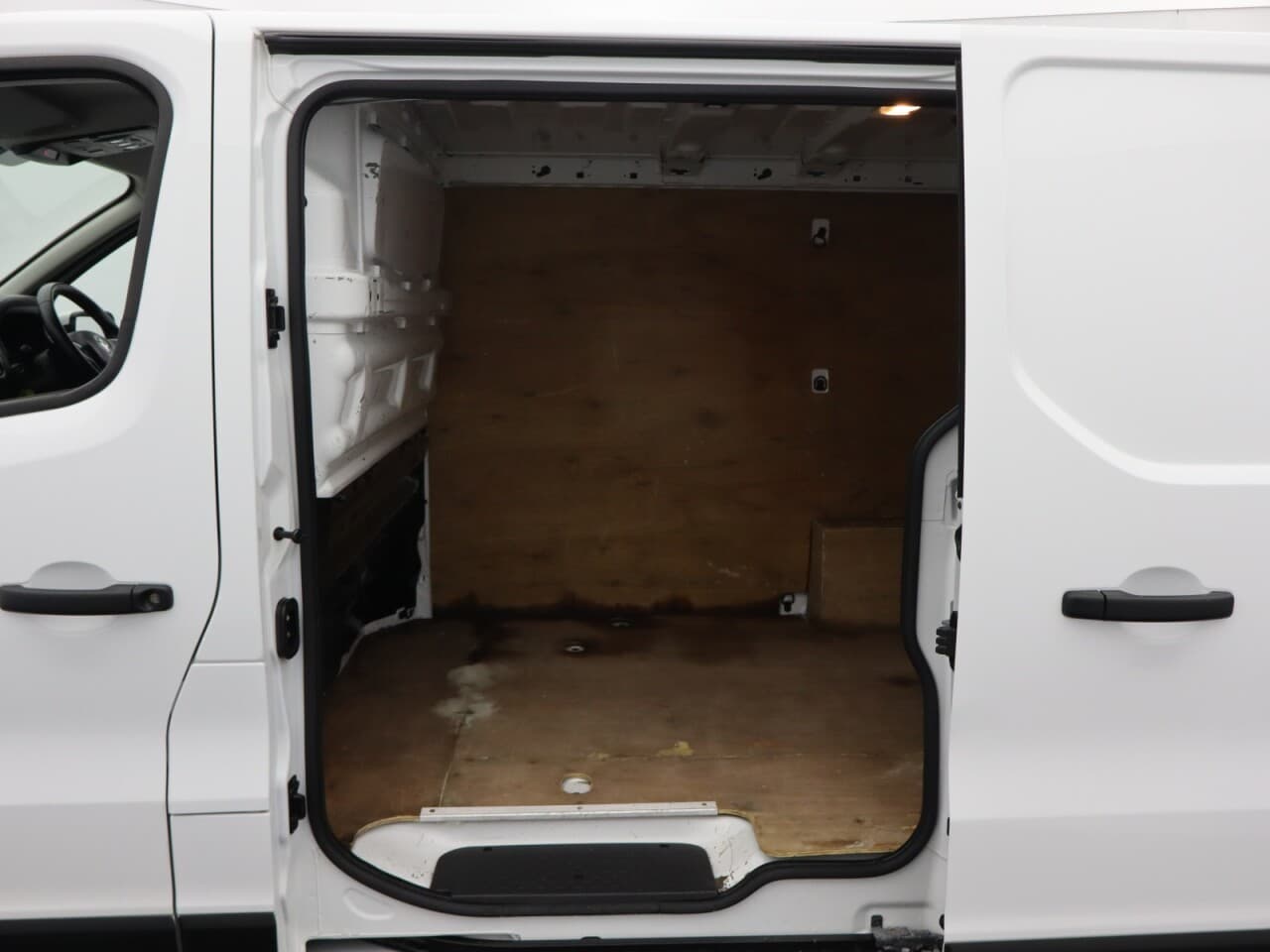 Renault Trafic 2.0 dCi Blue SL28 Sport — image 41