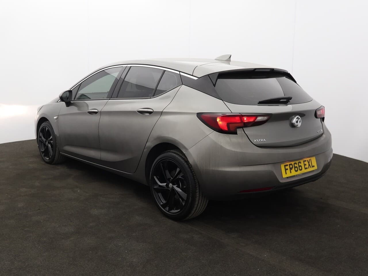 Vauxhall Astra 1.6 CDTi ecoFLEX SRi Nav — image 8