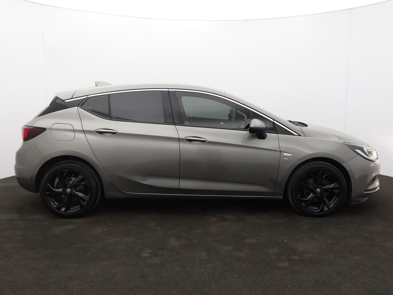 Vauxhall Astra 1.6 CDTi ecoFLEX SRi Nav — image 11