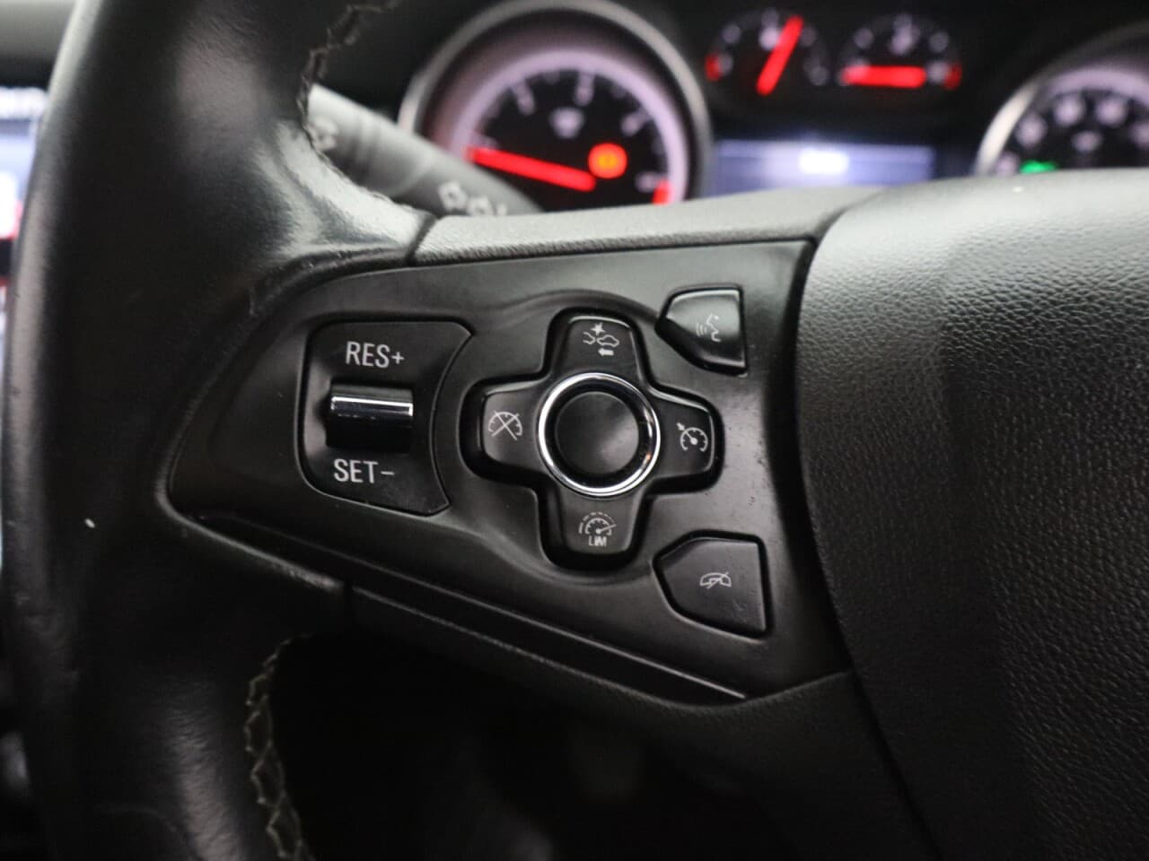 Vauxhall Astra 1.6 CDTi ecoFLEX SRi Nav — image 17