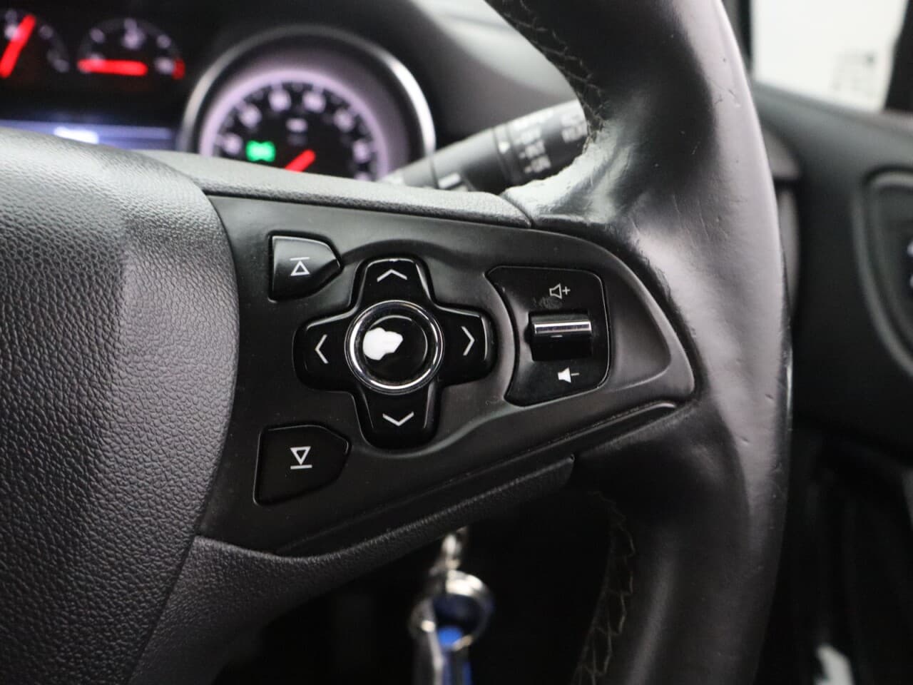 Vauxhall Astra 1.6 CDTi ecoFLEX SRi Nav — image 18