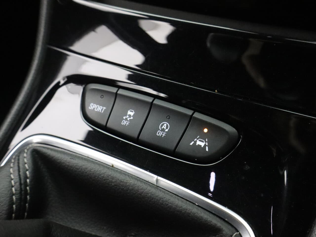 Vauxhall Astra 1.6 CDTi ecoFLEX SRi Nav — image 27