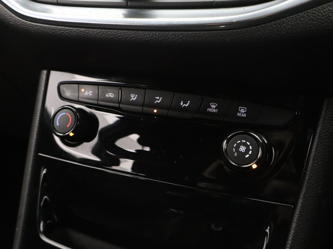 Vauxhall Astra 1.6 CDTi ecoFLEX SRi Nav — image 28