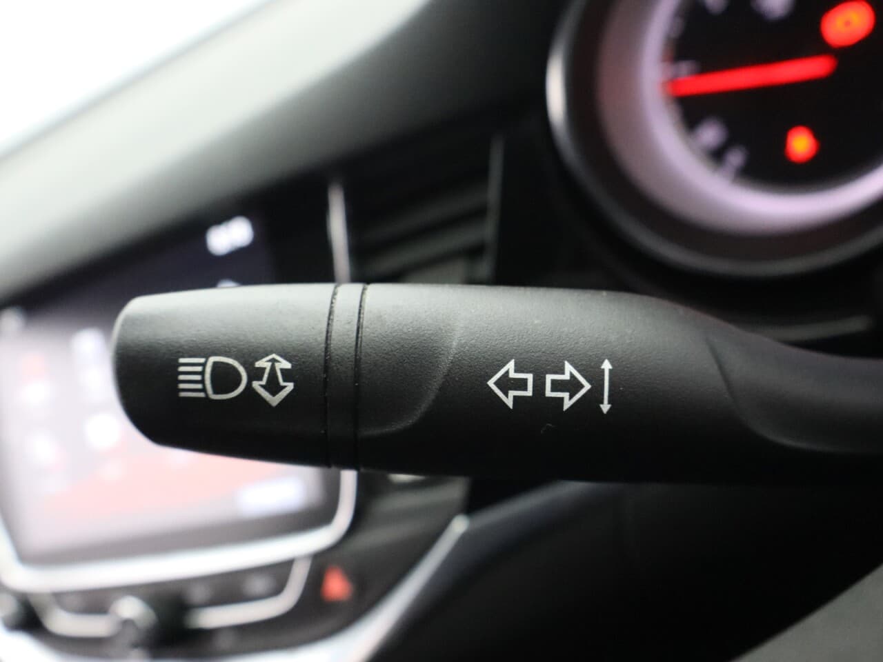 Vauxhall Astra 1.6 CDTi ecoFLEX SRi Nav — image 33
