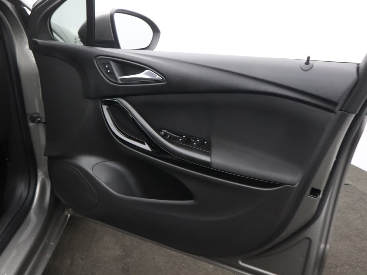 Vauxhall Astra 1.6 CDTi ecoFLEX SRi Nav — image 40