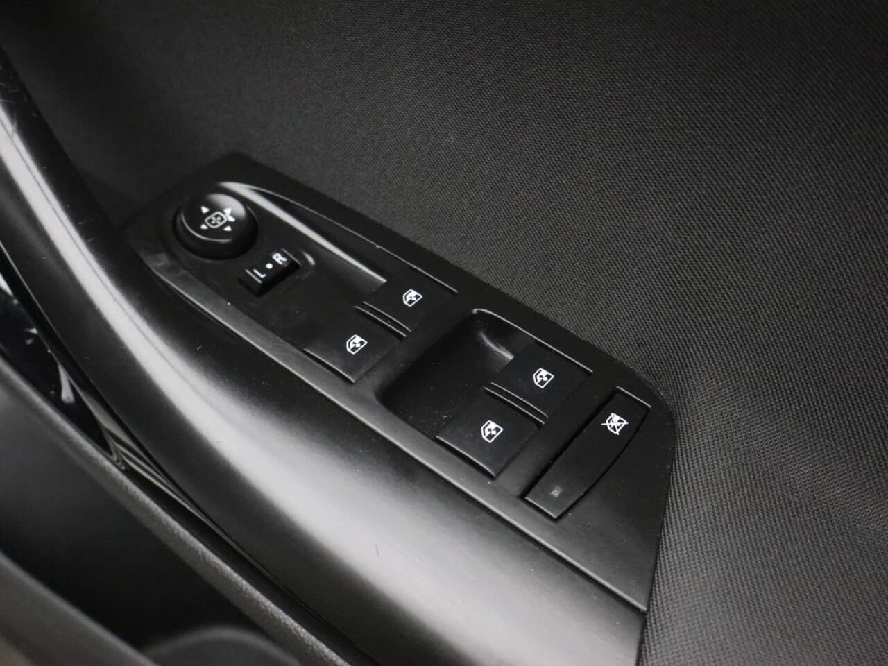 Vauxhall Astra 1.6 CDTi ecoFLEX SRi Nav — image 41