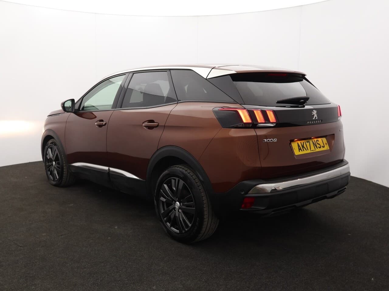 Peugeot 3008 1.2 PureTech Allure — image 8