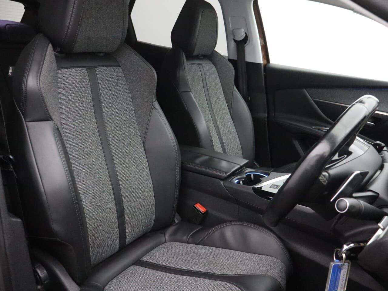 Peugeot 3008 1.2 PureTech Allure — image 15