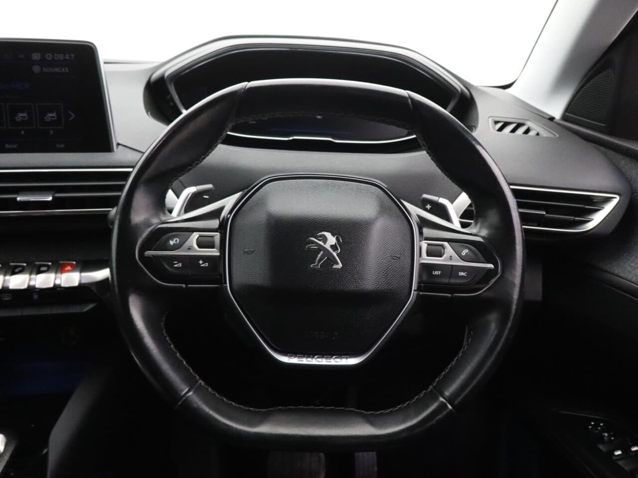 Peugeot 3008 1.2 PureTech Allure — image 16
