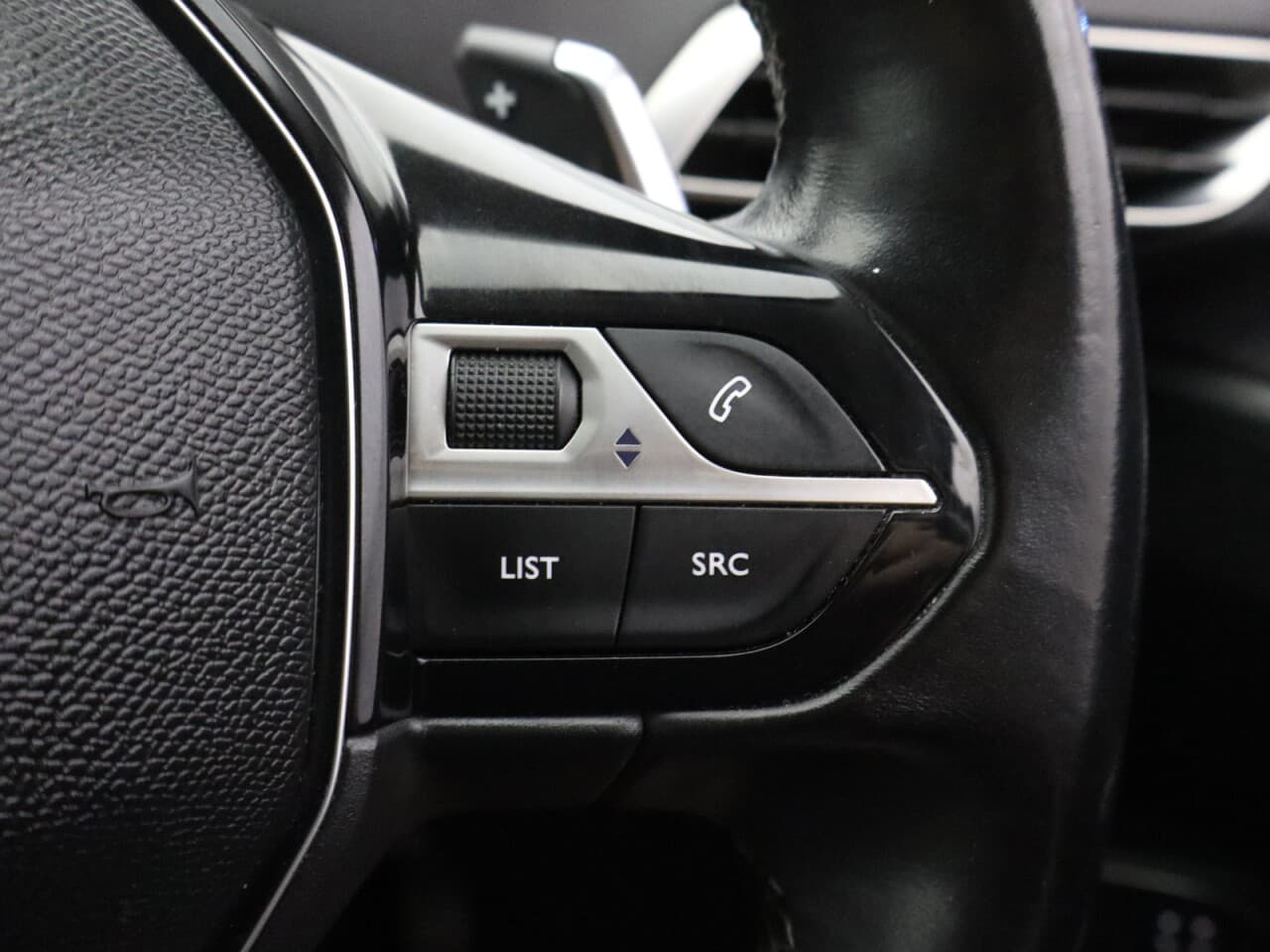 Peugeot 3008 1.2 PureTech Allure — image 18