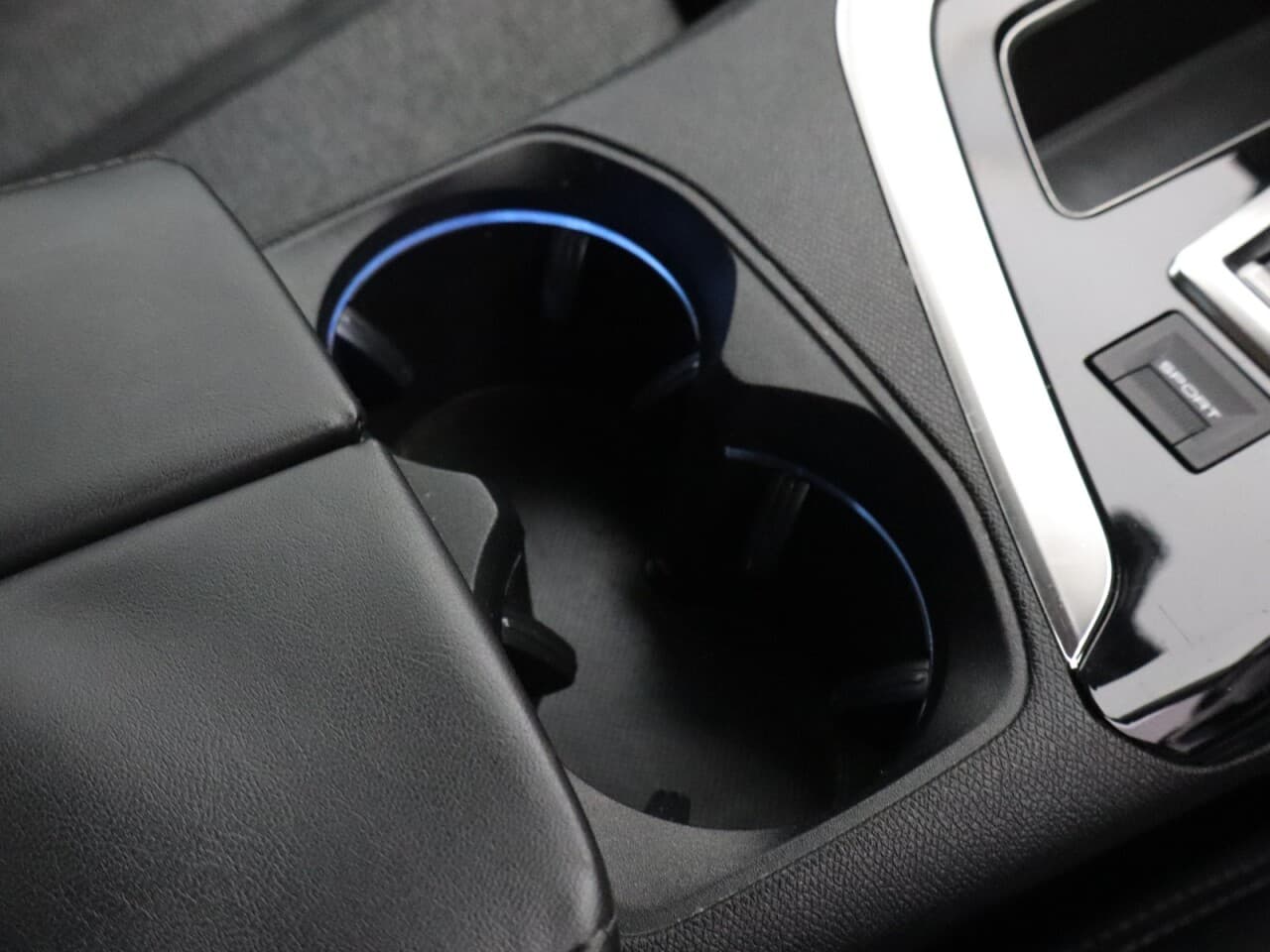 Peugeot 3008 1.2 PureTech Allure — image 25