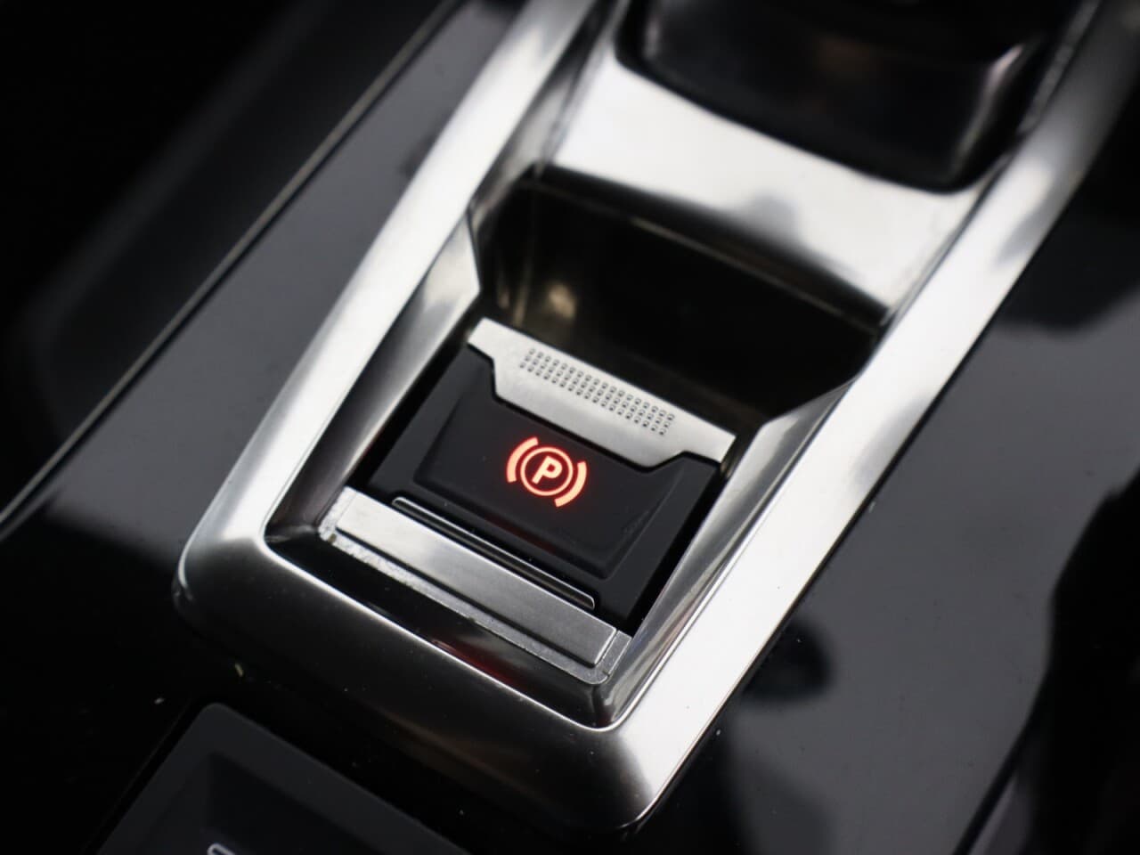 Peugeot 3008 1.2 PureTech Allure — image 26