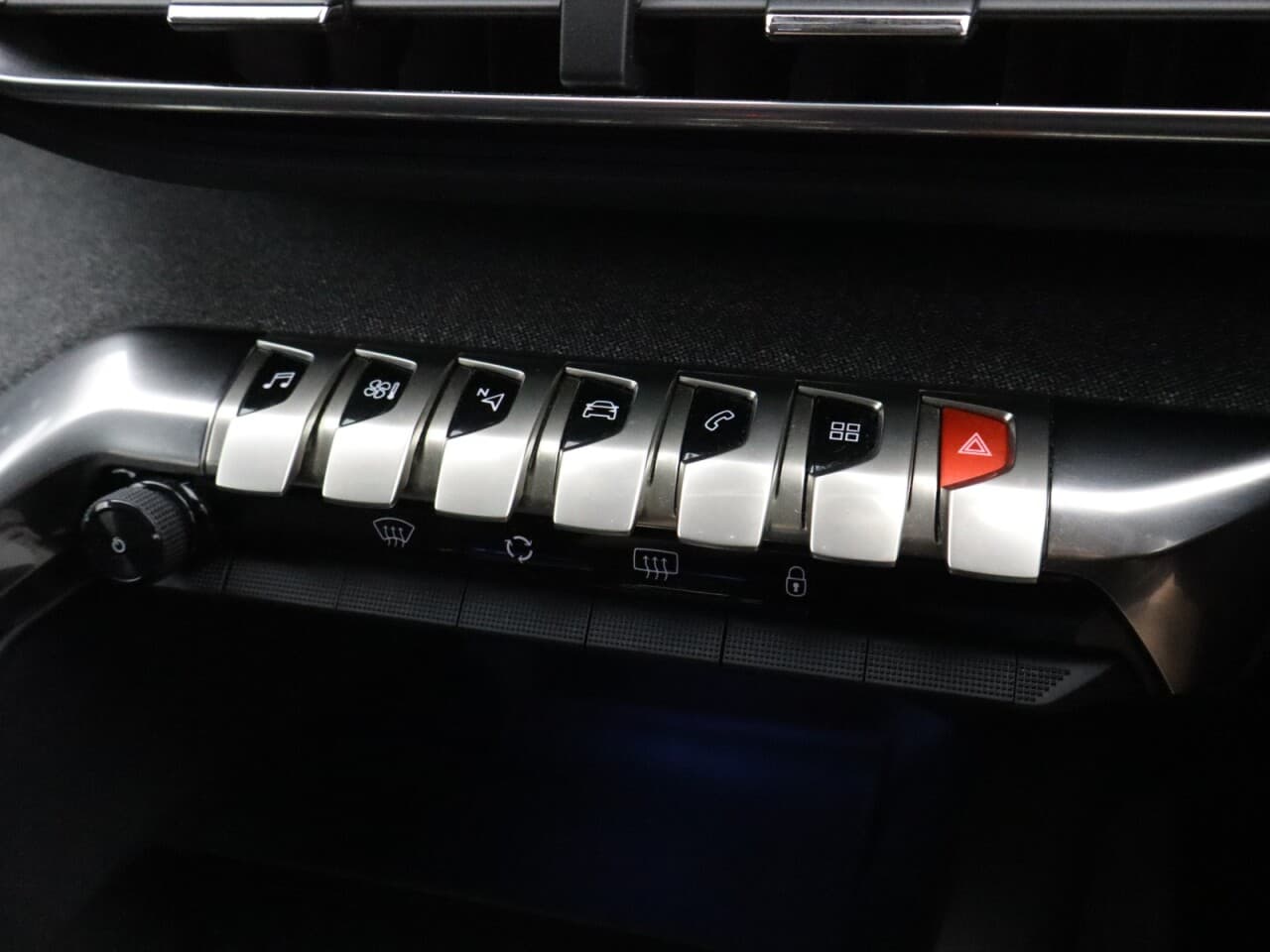 Peugeot 3008 1.2 PureTech Allure — image 27