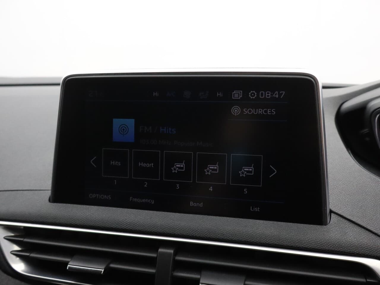 Peugeot 3008 1.2 PureTech Allure — image 28