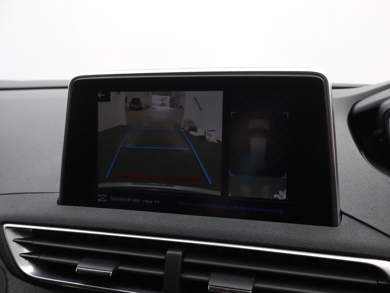 Peugeot 3008 1.2 PureTech Allure — image 29
