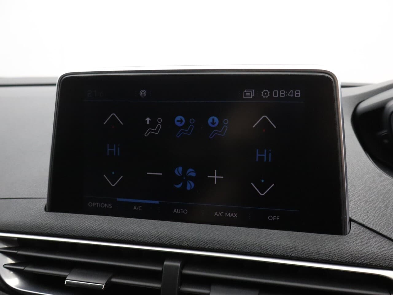 Peugeot 3008 1.2 PureTech Allure — image 30