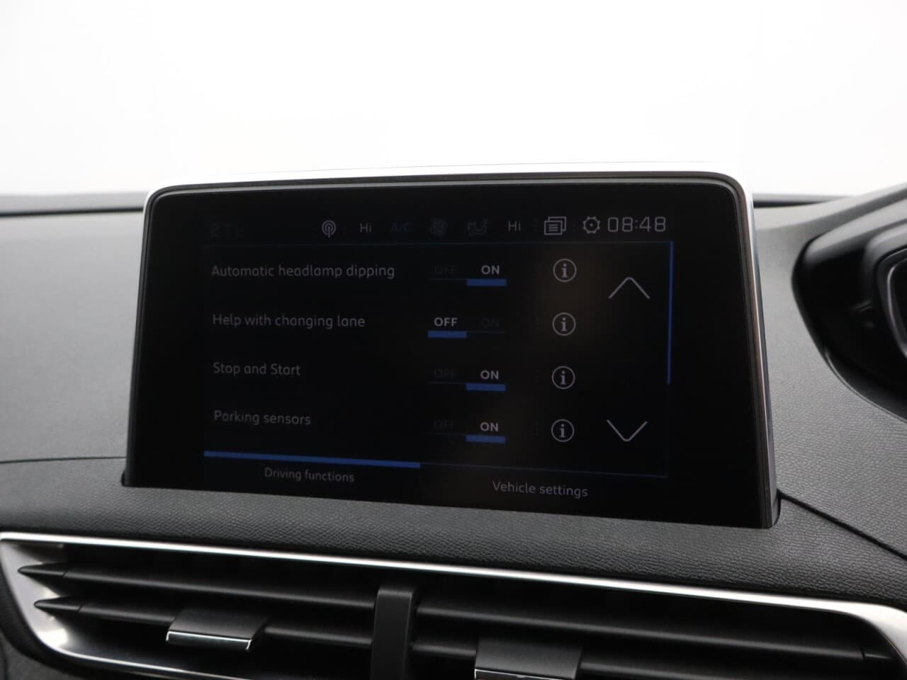 Peugeot 3008 1.2 PureTech Allure — image 33