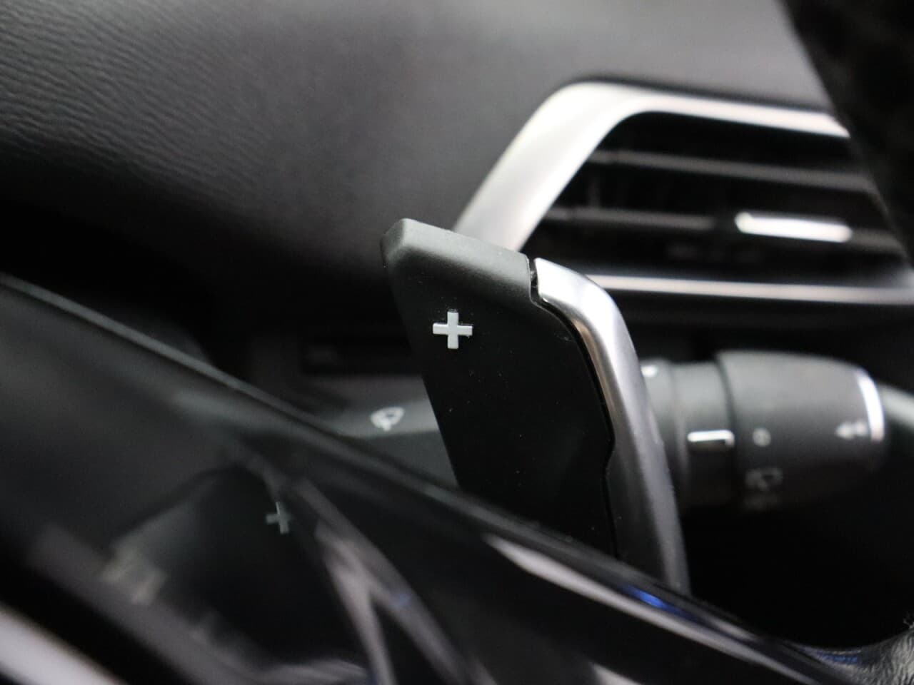 Peugeot 3008 1.2 PureTech Allure — image 35