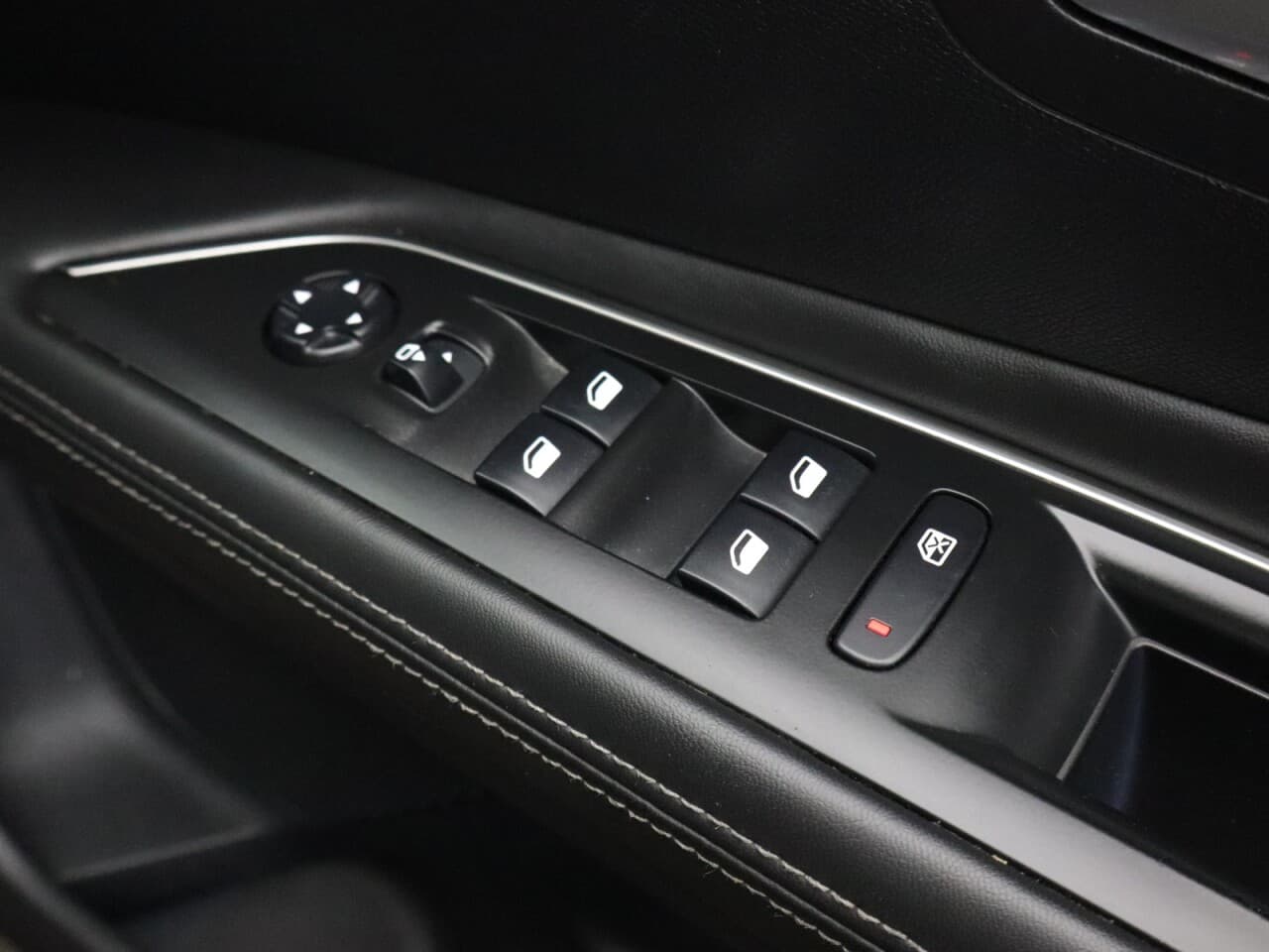 Peugeot 3008 1.2 PureTech Allure — image 42