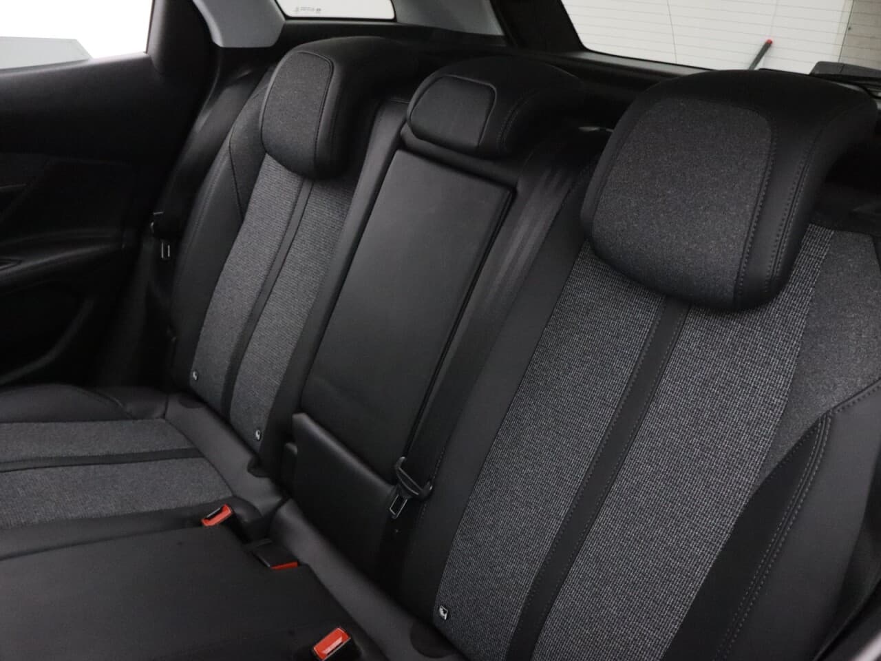 Peugeot 3008 1.2 PureTech Allure — image 39