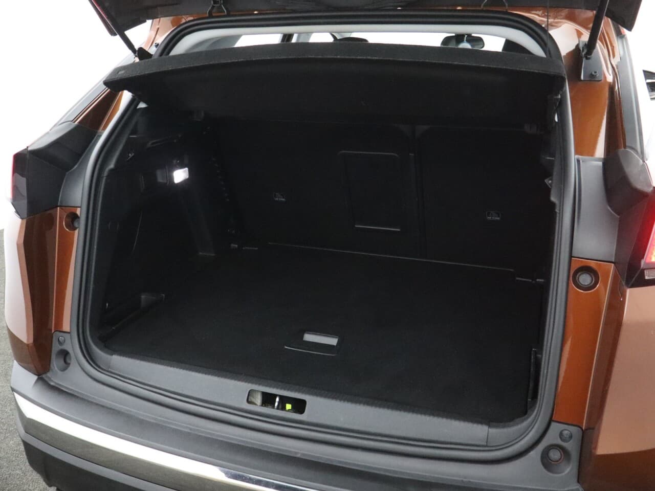 Peugeot 3008 1.2 PureTech Allure — image 40