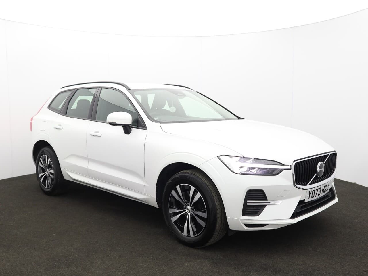Volvo XC60 2.0 B5 MHEV Core view 1