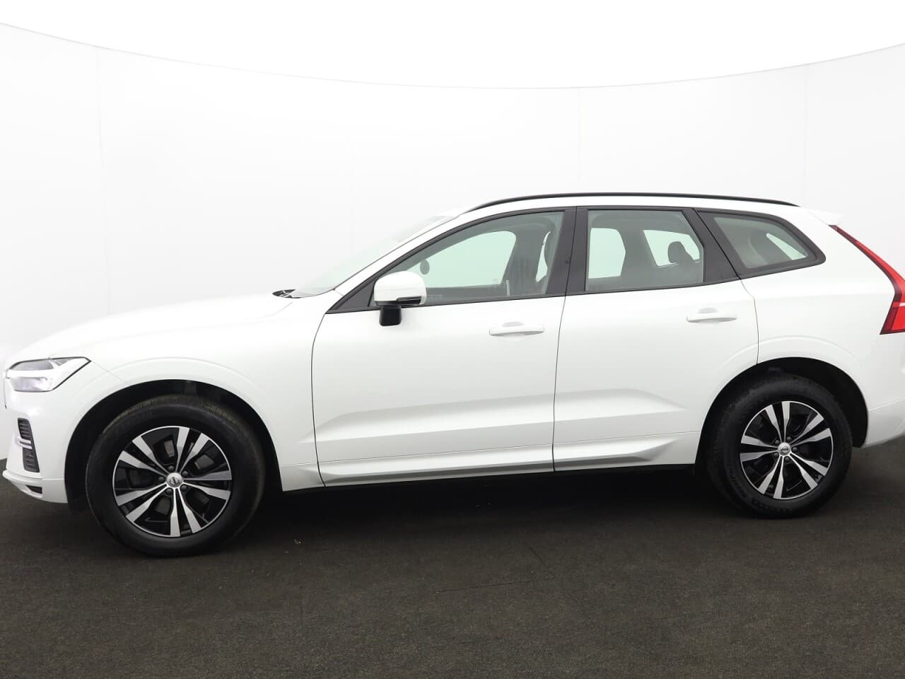 Volvo XC60 2.0 B5 MHEV Core — image 6