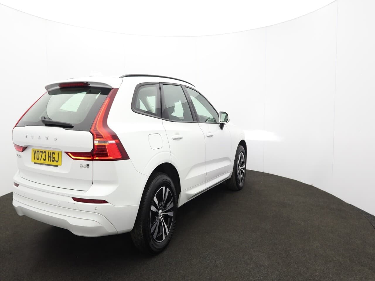 Volvo XC60 2.0 B5 MHEV Core — image 10