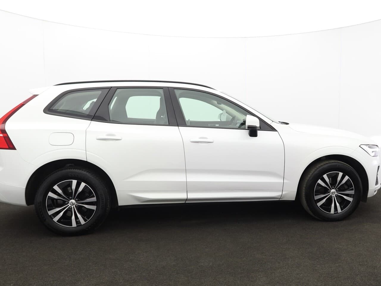 Volvo XC60 2.0 B5 MHEV Core — image 11