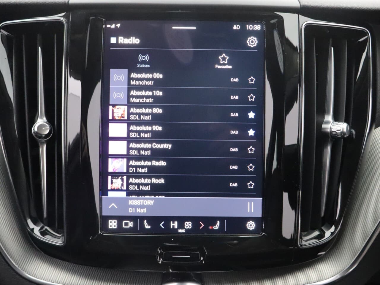 Volvo XC60 2.0 B5 MHEV Core — image 24