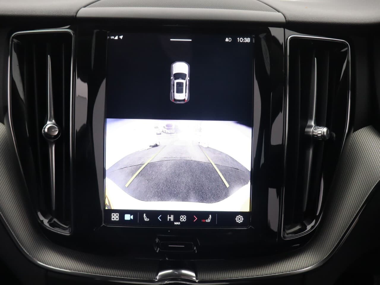 Volvo XC60 2.0 B5 MHEV Core — image 27