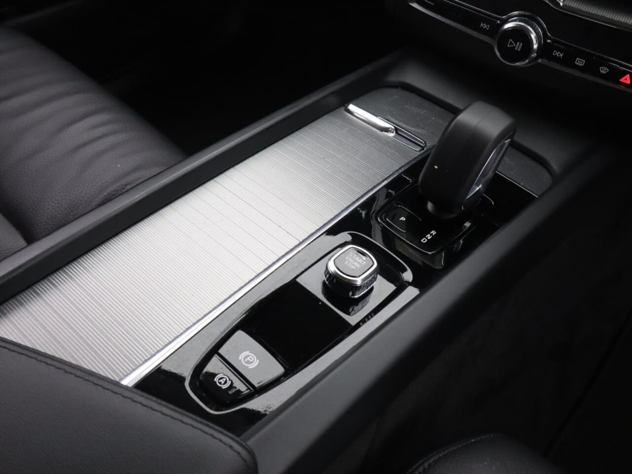 Volvo XC60 2.0 B5 MHEV Core — image 29