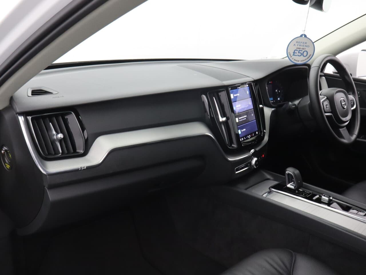 Volvo XC60 2.0 B5 MHEV Core — image 35
