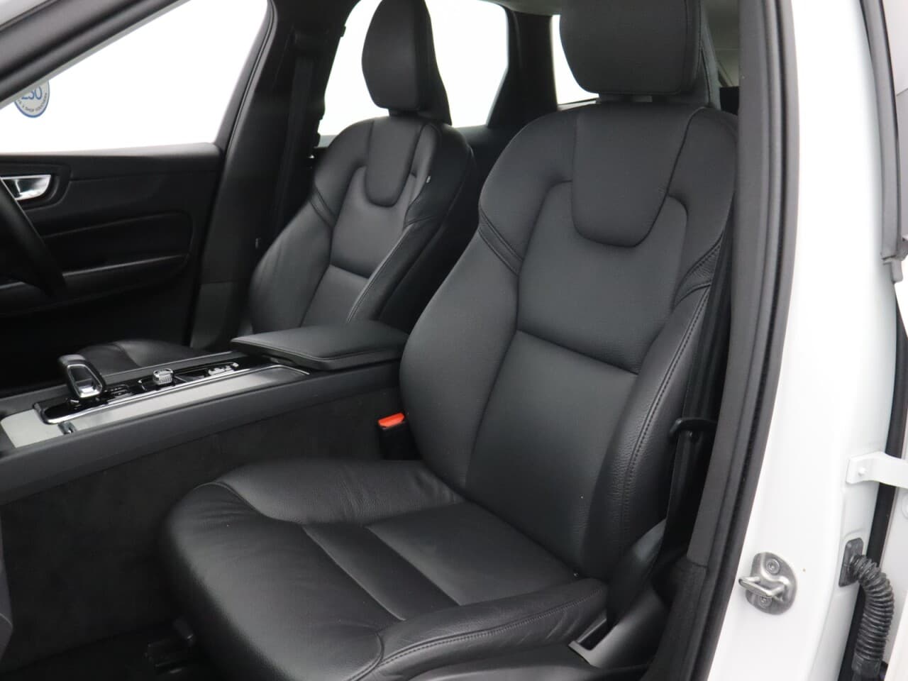 Volvo XC60 2.0 B5 MHEV Core — image 37