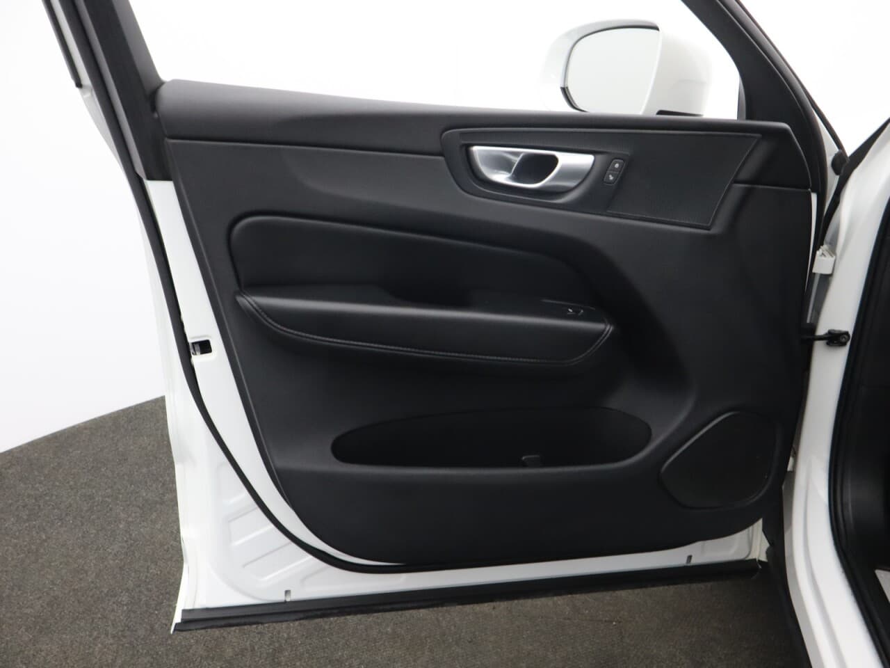Volvo XC60 2.0 B5 MHEV Core — image 39