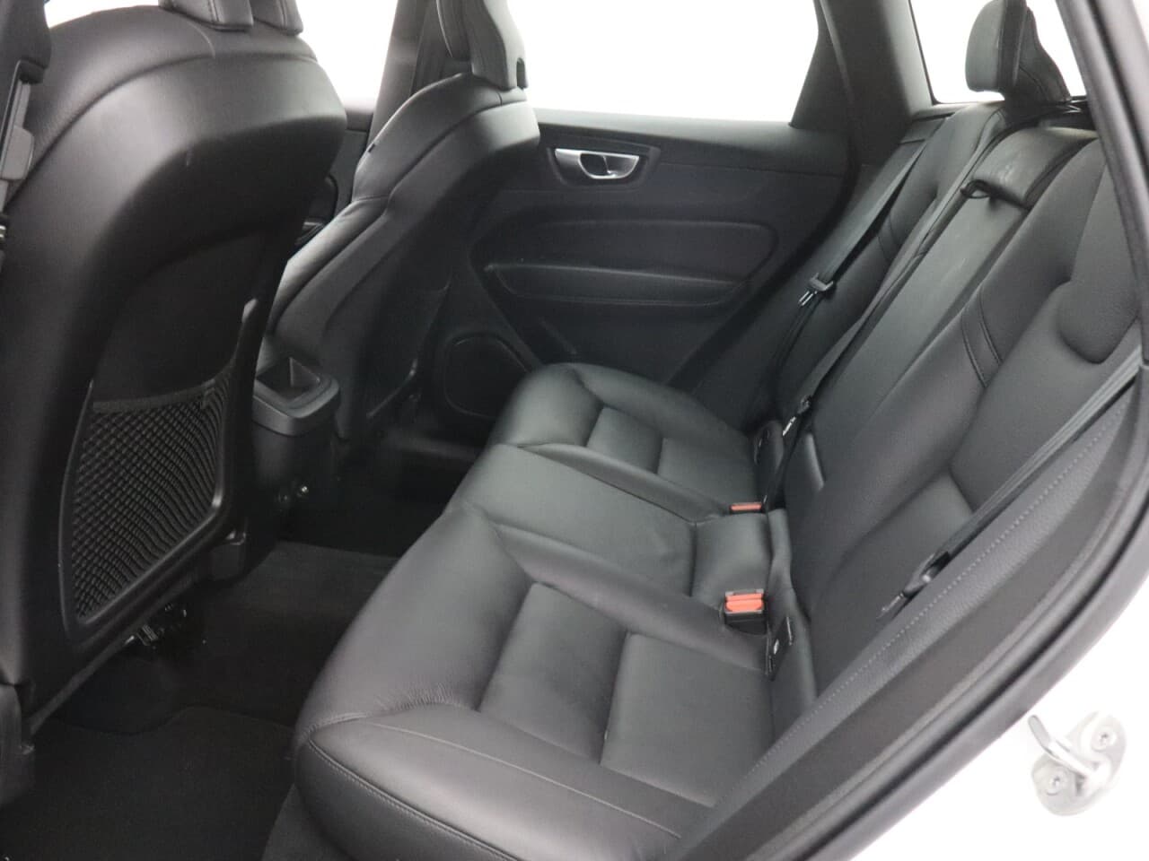 Volvo XC60 2.0 B5 MHEV Core — image 41