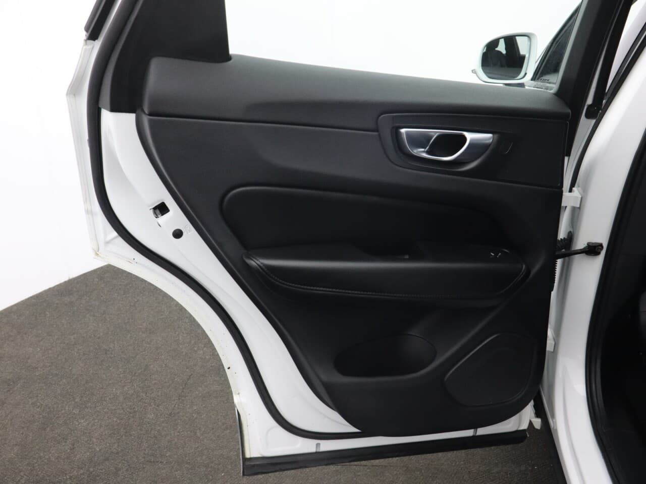 Volvo XC60 2.0 B5 MHEV Core — image 42