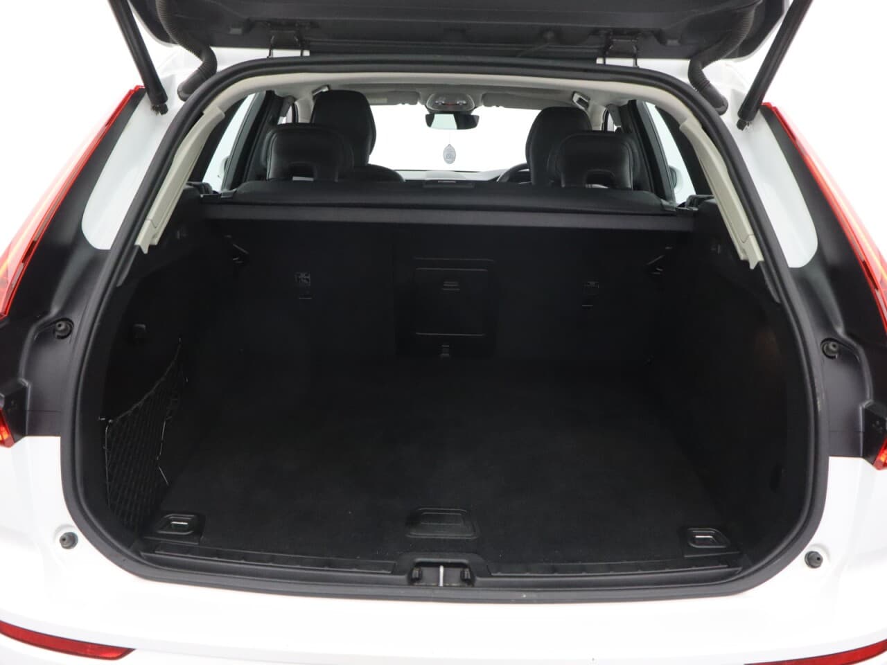 Volvo XC60 2.0 B5 MHEV Core — image 47