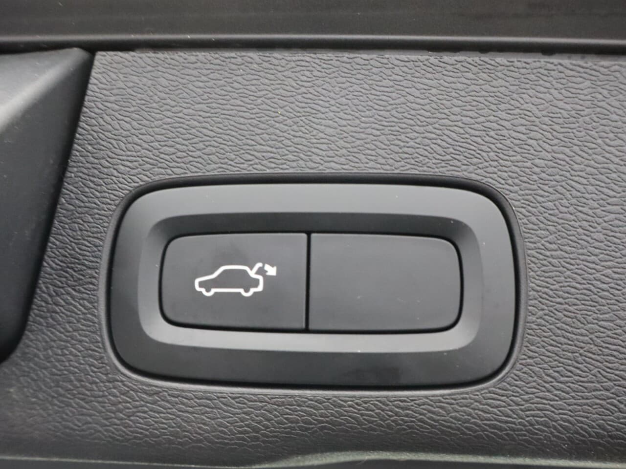 Volvo XC60 2.0 B5 MHEV Core — image 48