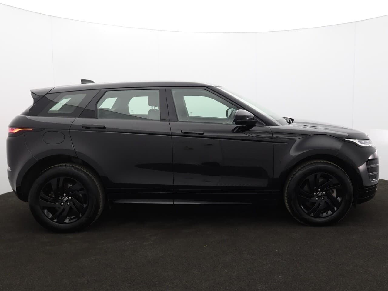 Land Rover Range Rover Evoque 1.5 P300e 12.2kWh R-Dynamic SE — image 11