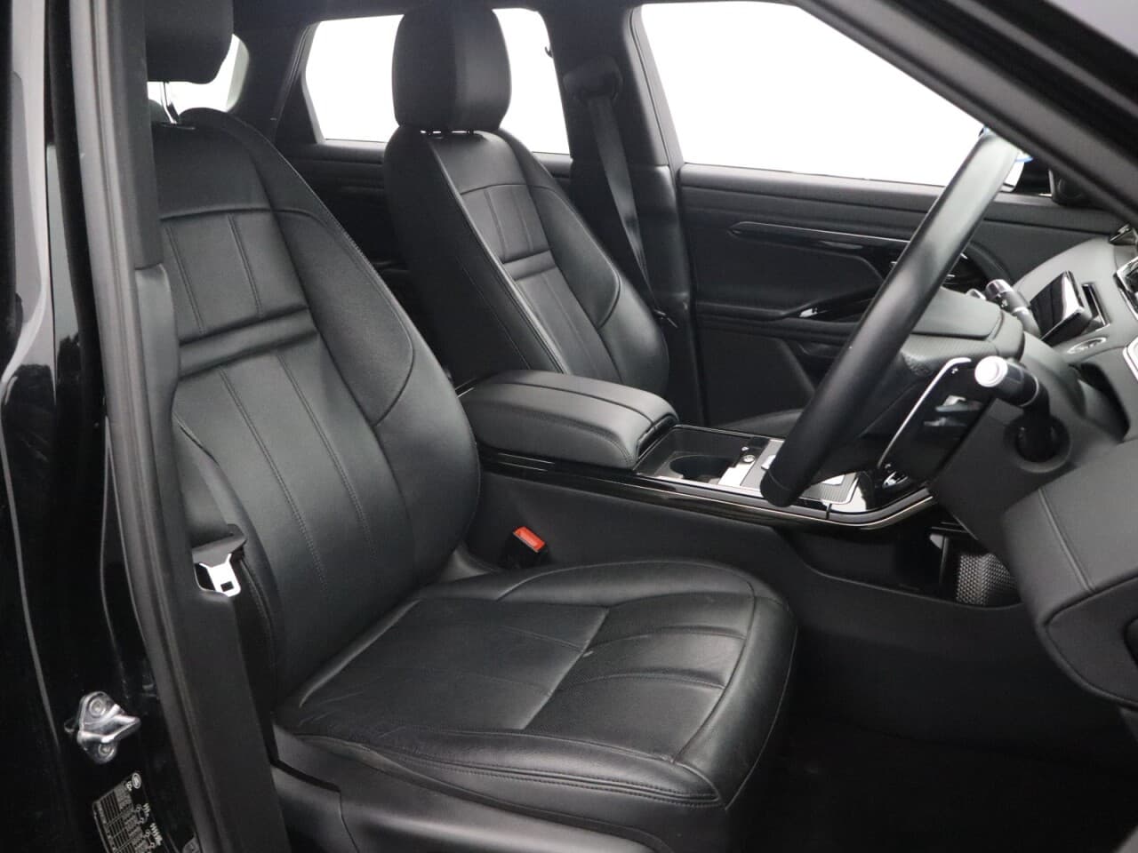 Land Rover Range Rover Evoque 1.5 P300e 12.2kWh R-Dynamic SE — image 15