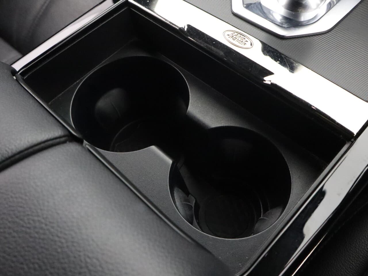 Land Rover Range Rover Evoque 1.5 P300e 12.2kWh R-Dynamic SE — image 26