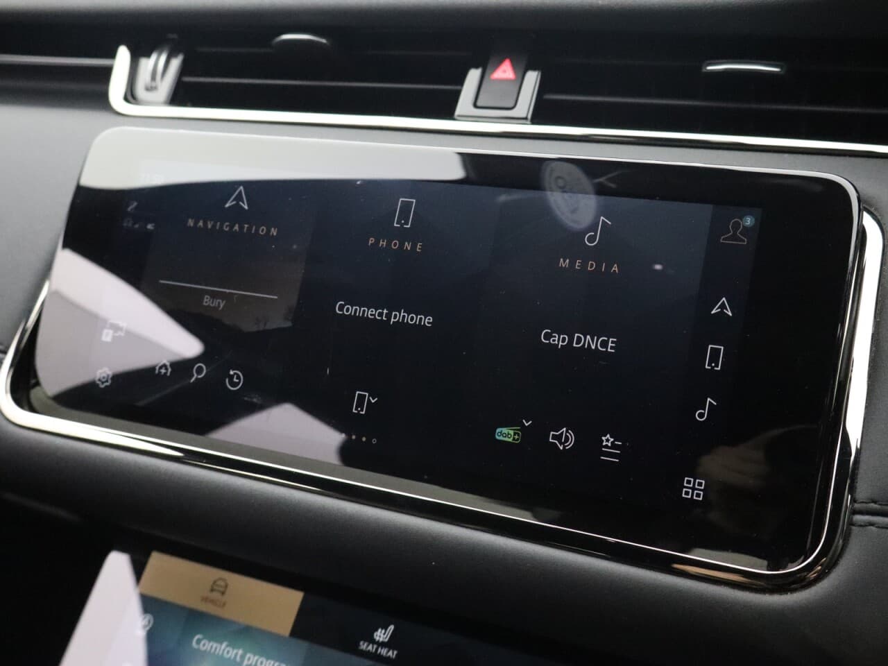 Land Rover Range Rover Evoque 1.5 P300e 12.2kWh R-Dynamic SE — image 27