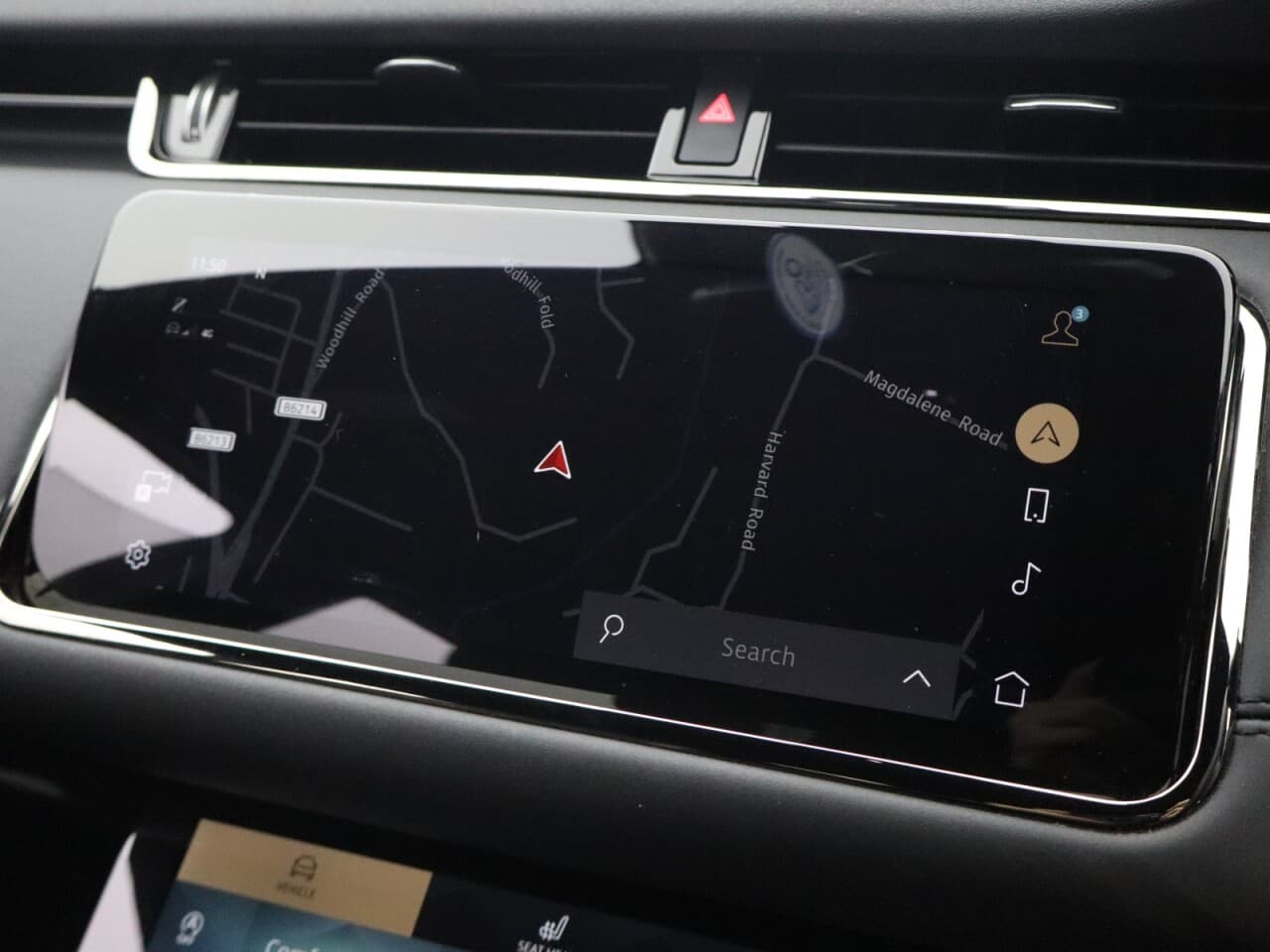 Land Rover Range Rover Evoque 1.5 P300e 12.2kWh R-Dynamic SE — image 28
