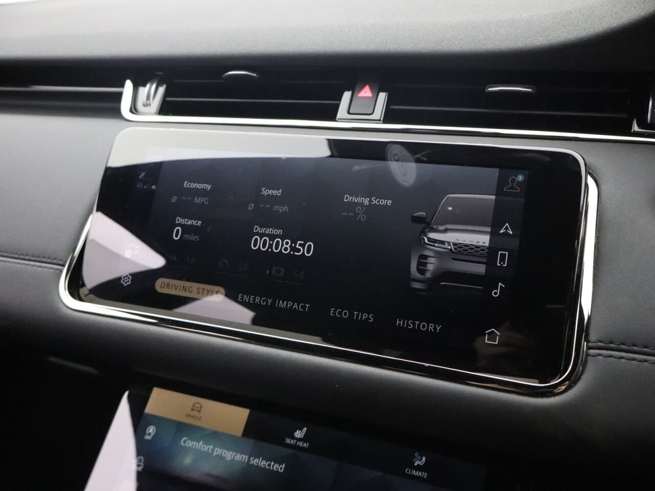 Land Rover Range Rover Evoque 1.5 P300e 12.2kWh R-Dynamic SE — image 33