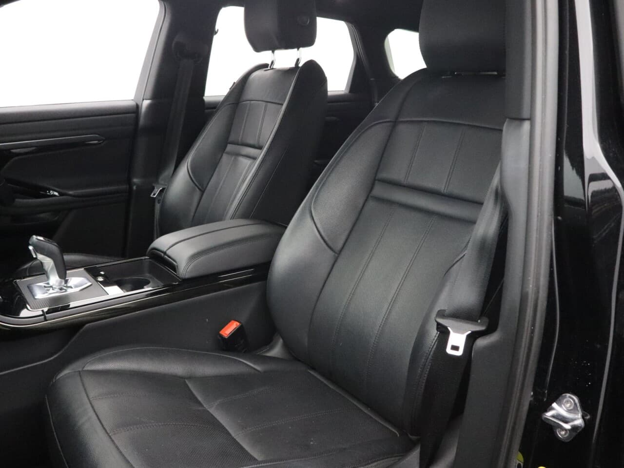 Land Rover Range Rover Evoque 1.5 P300e 12.2kWh R-Dynamic SE — image 43